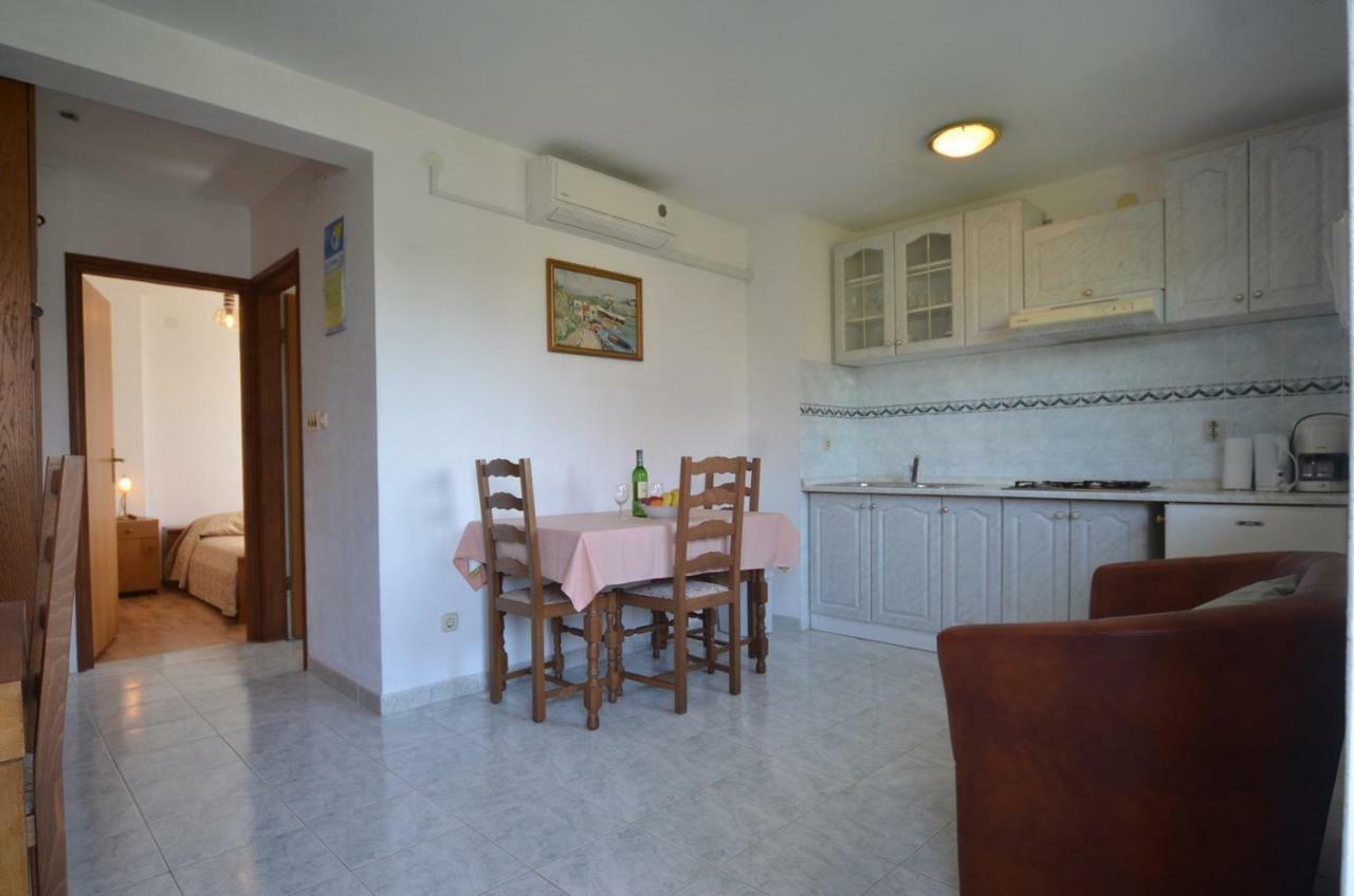 Koreni Apartments 로비니 외부 사진