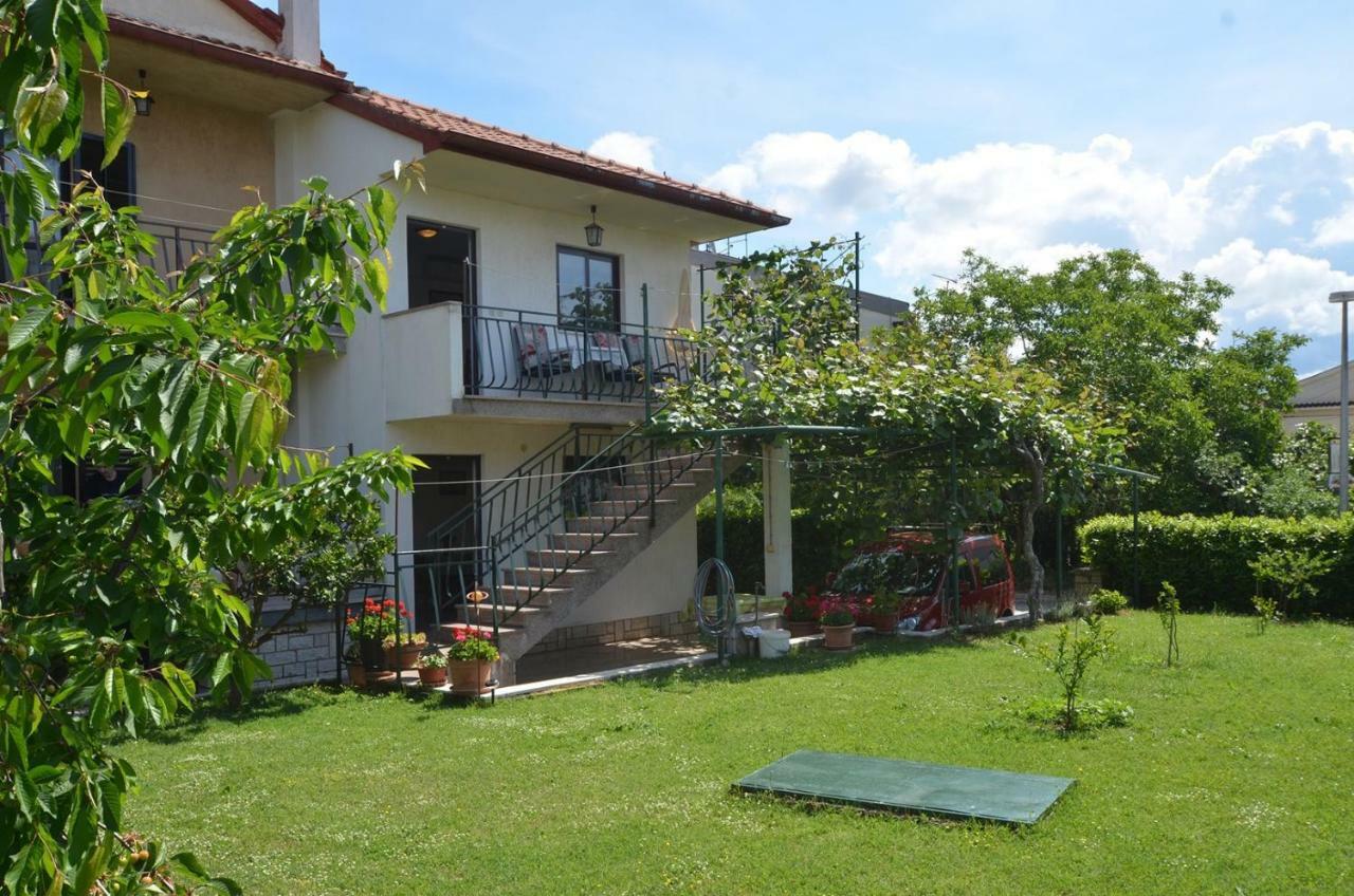 Koreni Apartments 로비니 외부 사진