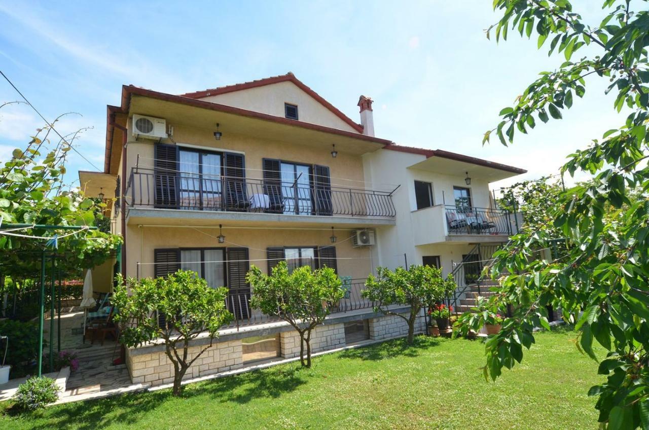 Koreni Apartments 로비니 외부 사진