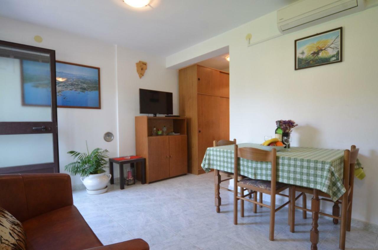 Koreni Apartments 로비니 외부 사진