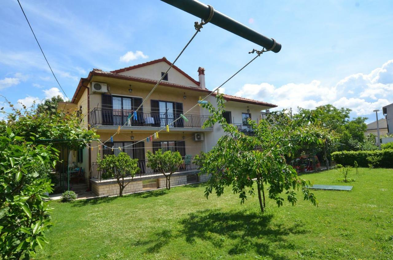 Koreni Apartments 로비니 외부 사진