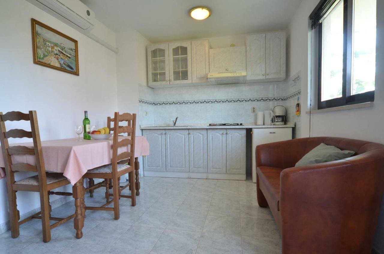 Koreni Apartments 로비니 외부 사진