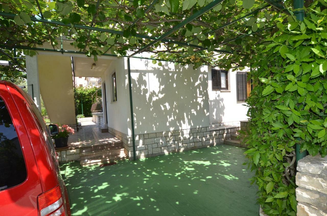 Koreni Apartments 로비니 외부 사진