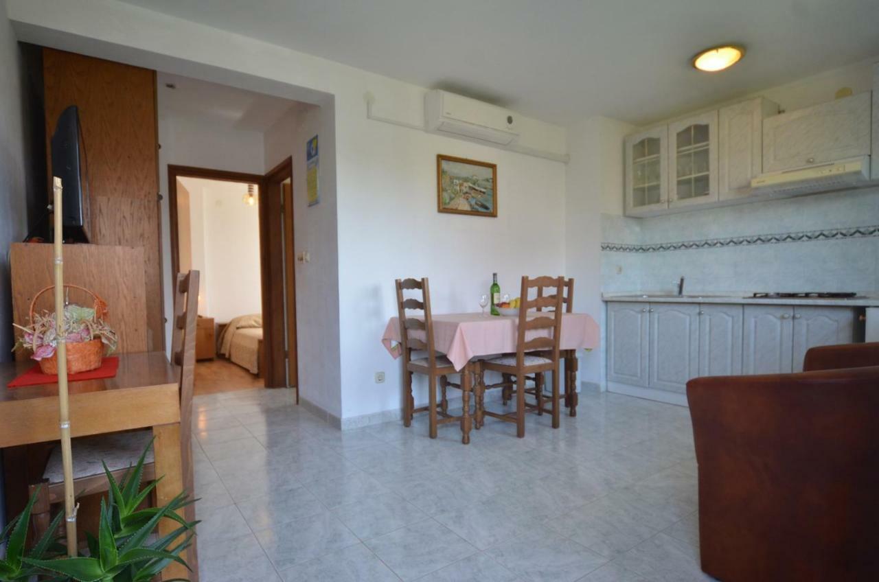 Koreni Apartments 로비니 외부 사진