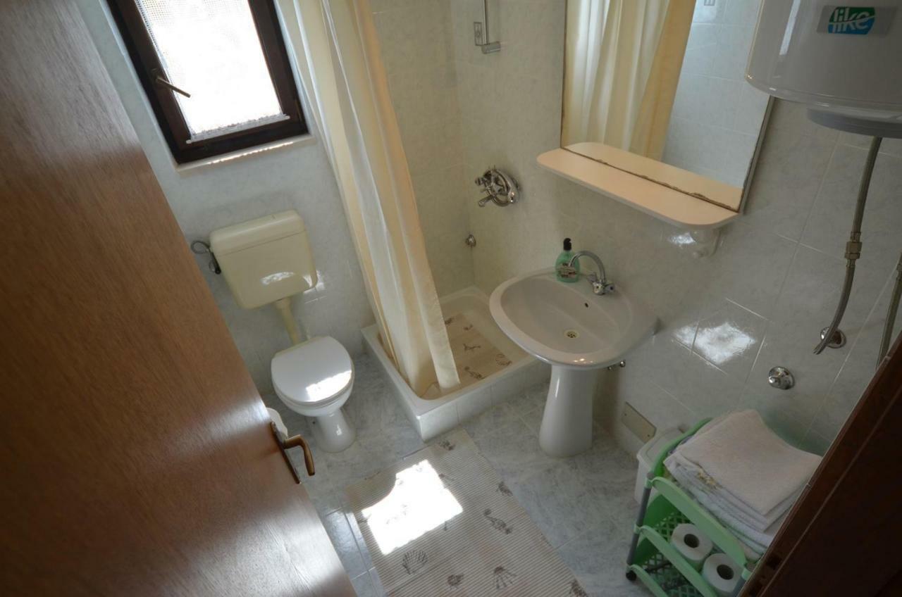 Koreni Apartments 로비니 외부 사진