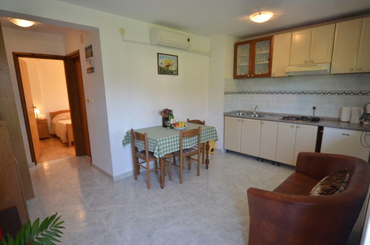 Koreni Apartments 로비니 외부 사진